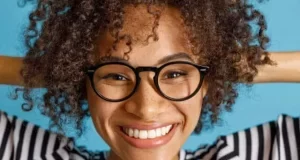 How to Dye Your Hair With Jello at Home With and Without Bleach